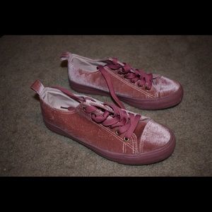 Pink velvet converse